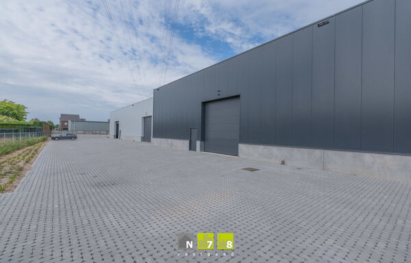 Industrieel gebouw te huur in Maaseik