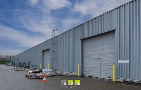 Industrieel gebouw te huur in Opglabbeek