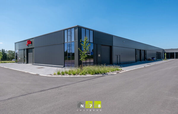 Industrieel gebouw te koop in Maaseik