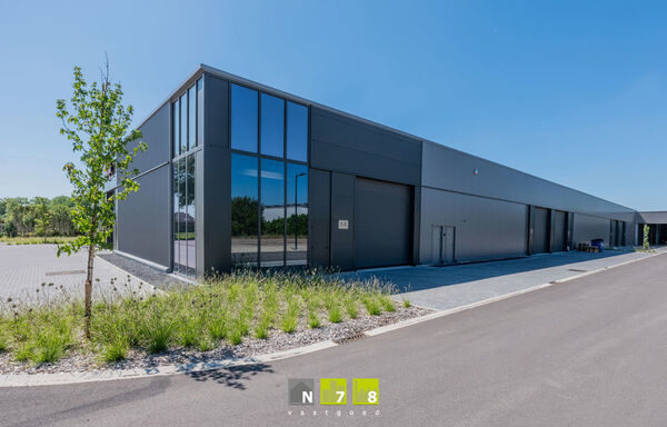 Industrieel gebouw te koop in Maaseik