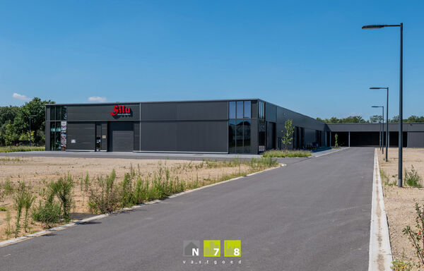 Industrieel gebouw te koop in Maaseik