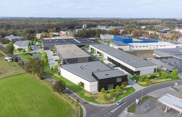 Industrieel gebouw te koop in Maaseik