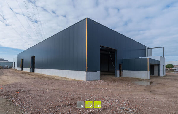 Industrieel gebouw te koop in Maaseik