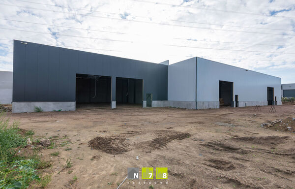 Industrieel gebouw te koop in Maaseik