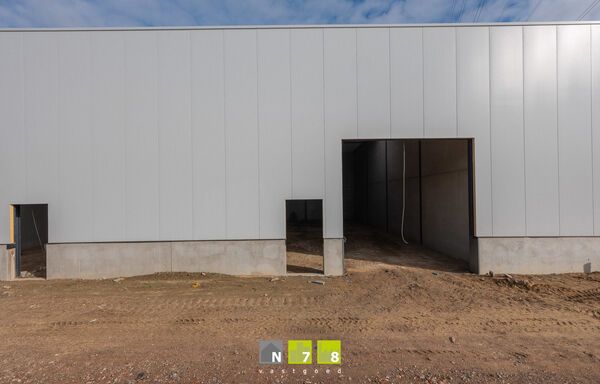 Industrieel gebouw te koop in Maaseik