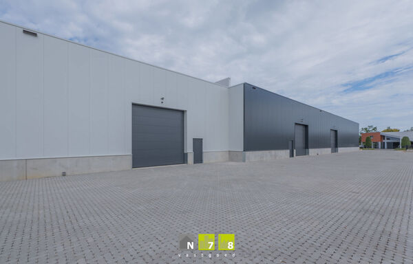 Industrieel gebouw te koop in Maaseik