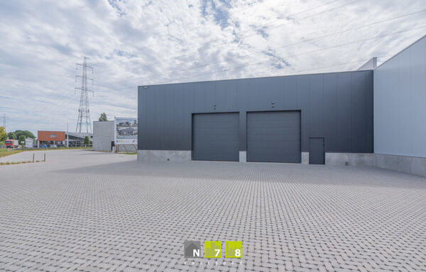 Industrieel gebouw te koop in Maaseik