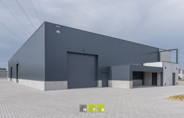 Industrieel gebouw te koop in Maaseik