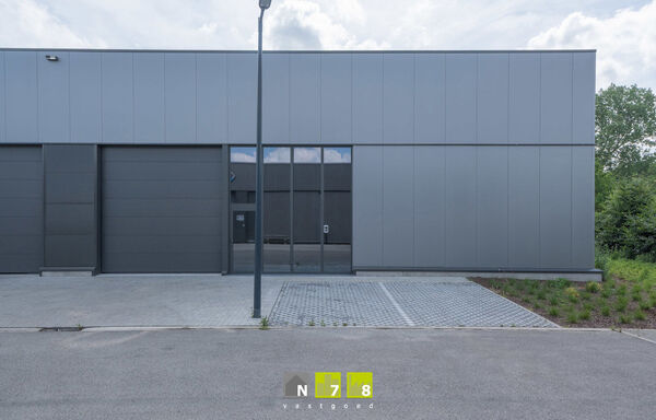 Industrieel gebouw te koop in Maaseik
