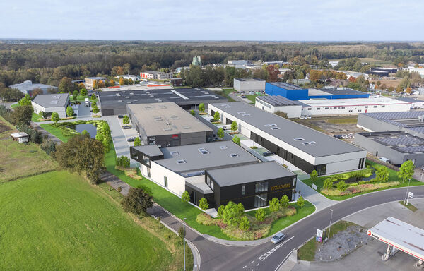 Industrieel gebouw te koop in Maaseik
