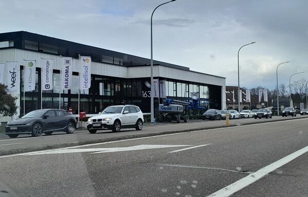 Kantoorgebouw te huur in Maaseik