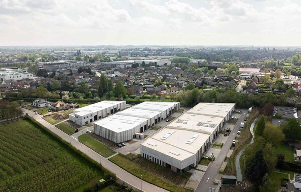 Kantoren & magazijn te koop in Sint-Truiden