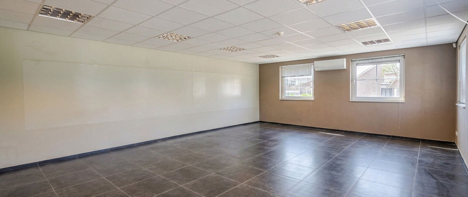 Bedrijfsgebouw te huur in Bree