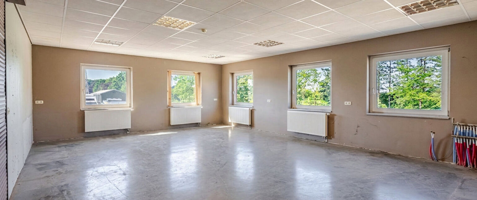 Bedrijfsgebouw te huur in Bree