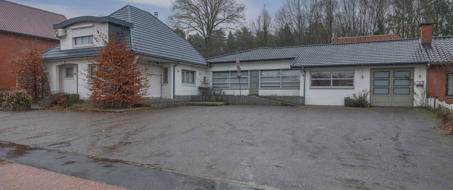 Gebouw voor gemengd gebruik te koop in Oudsbergen