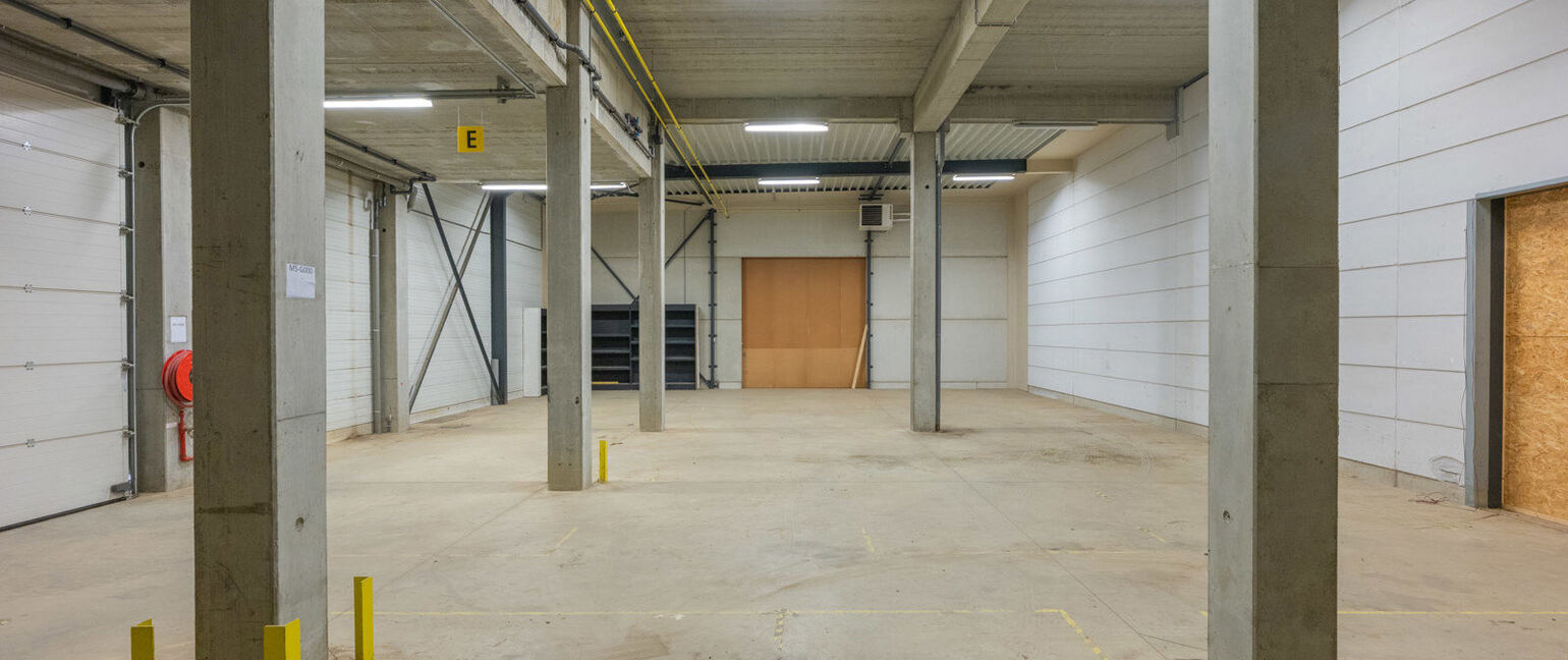 Industrieel gebouw te huur in Dilsen-Stokkem