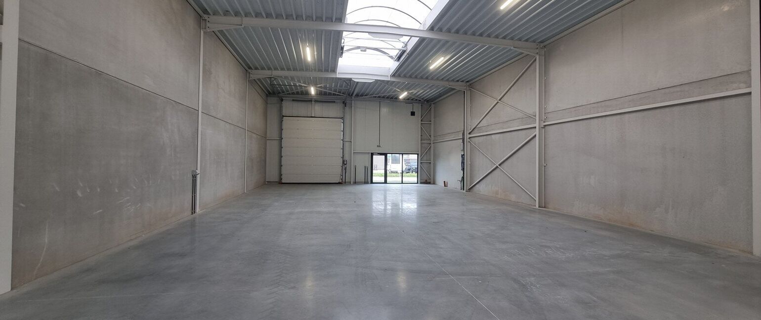 Industrieel gebouw te huur in Dilsen-Stokkem