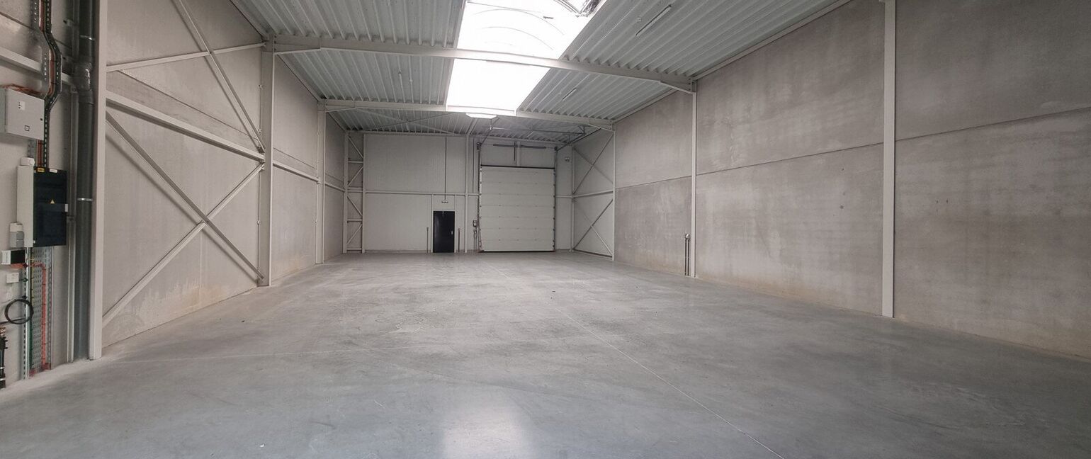 Industrieel gebouw te huur in Dilsen-Stokkem