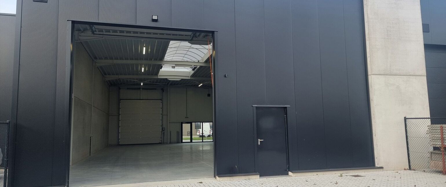 Industrieel gebouw te huur in Dilsen-Stokkem