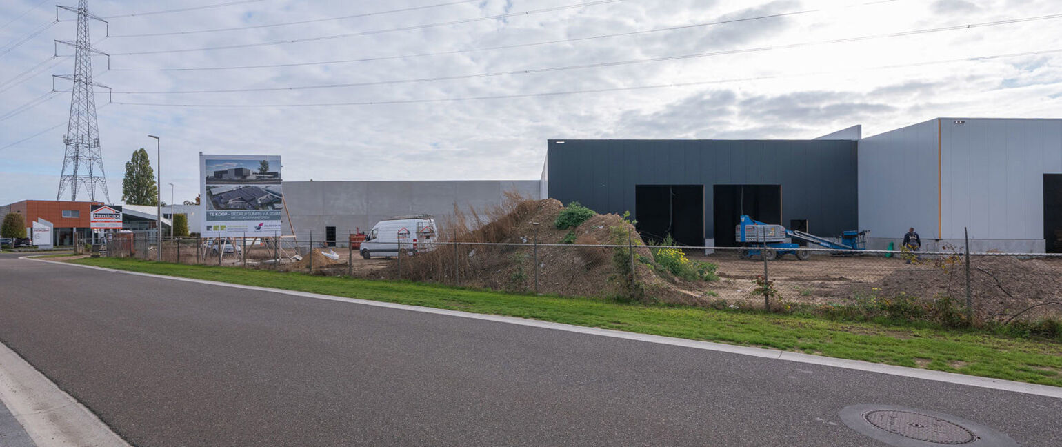 Industrieel gebouw te huur in Maaseik