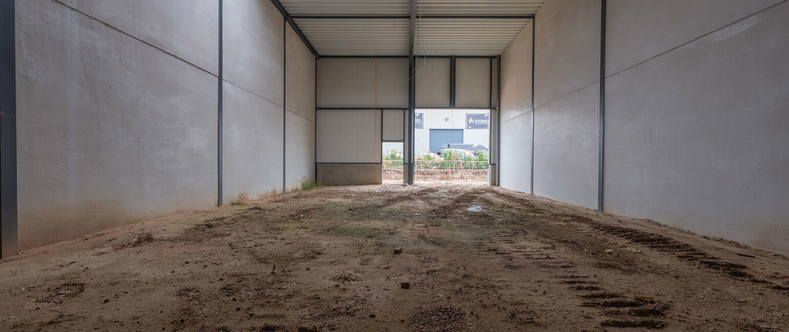 Industrieel gebouw te huur in Maaseik