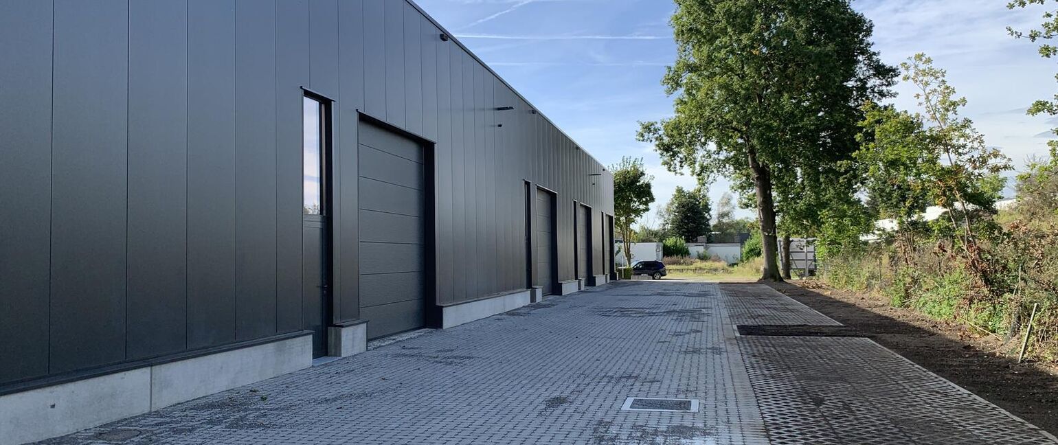 Industrieel gebouw te huur in Maaseik