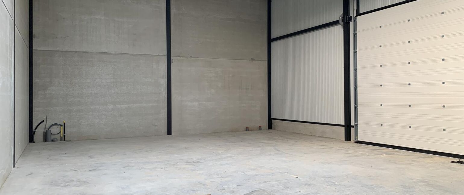 Industrieel gebouw te huur in Maaseik