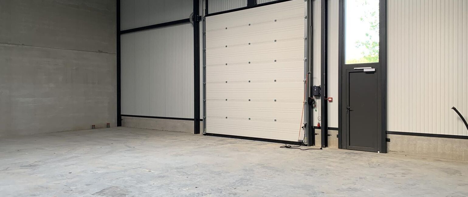 Industrieel gebouw te huur in Maaseik