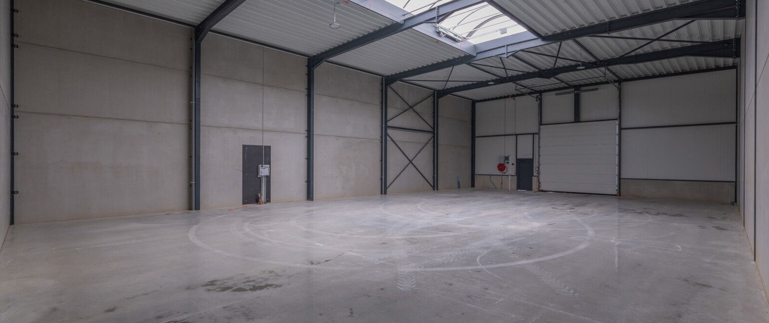 Industrieel gebouw te huur in Maaseik