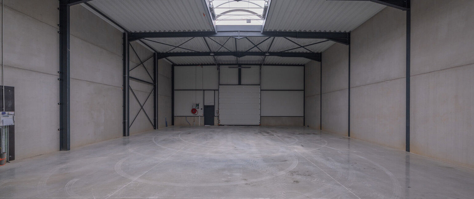 Industrieel gebouw te huur in Maaseik