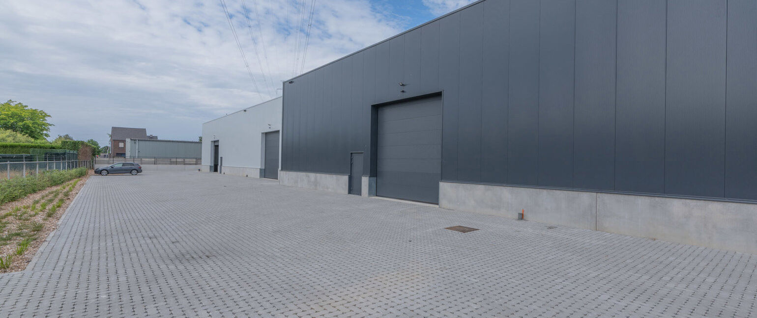 Industrieel gebouw te huur in Maaseik