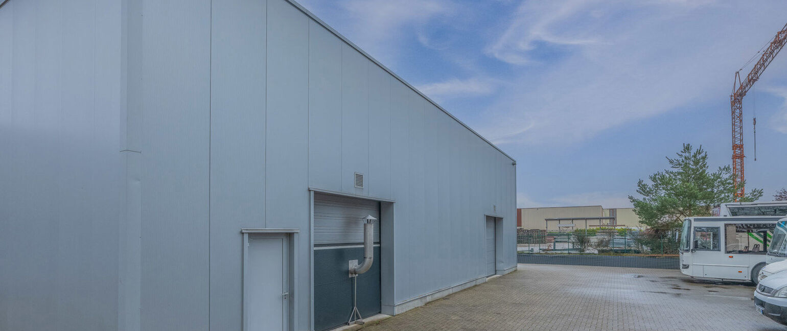 Industrieel gebouw te huur in Opglabbeek