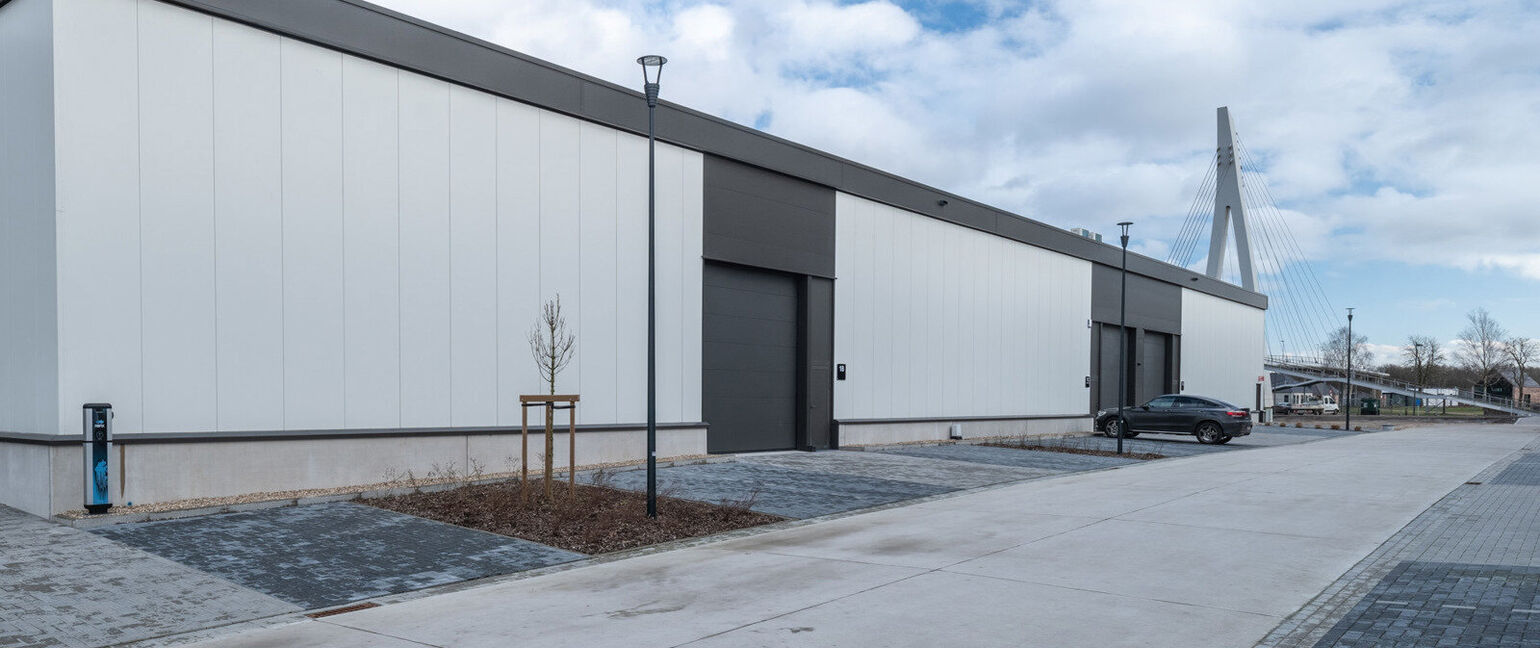 Industrieel gebouw te koop in Dilsen-Stokkem