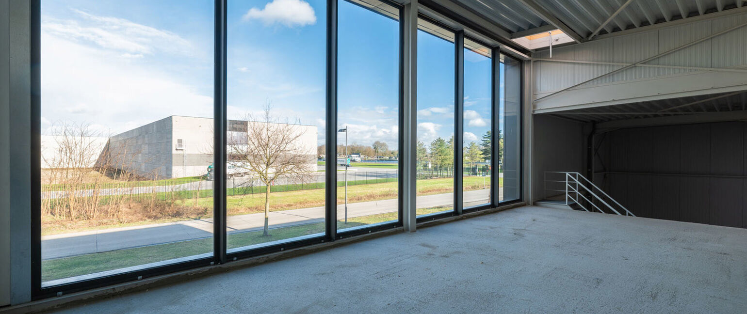 Industrieel gebouw te koop in Dilsen-Stokkem
