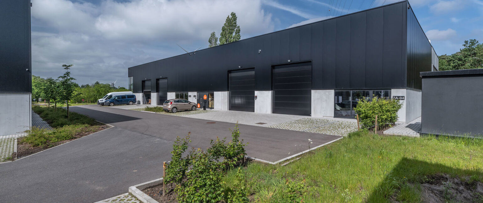 Industrieel gebouw te koop in Genk