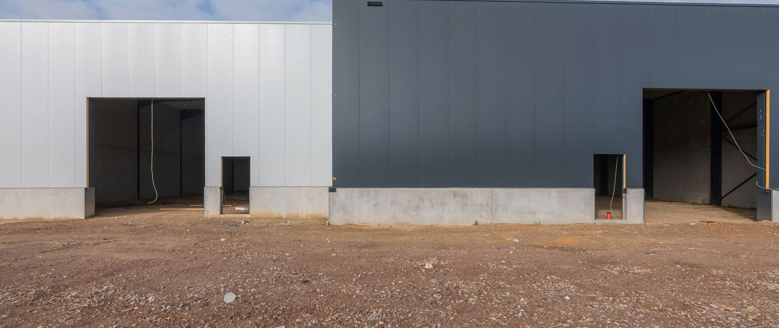 Industrieel gebouw te koop in Maaseik