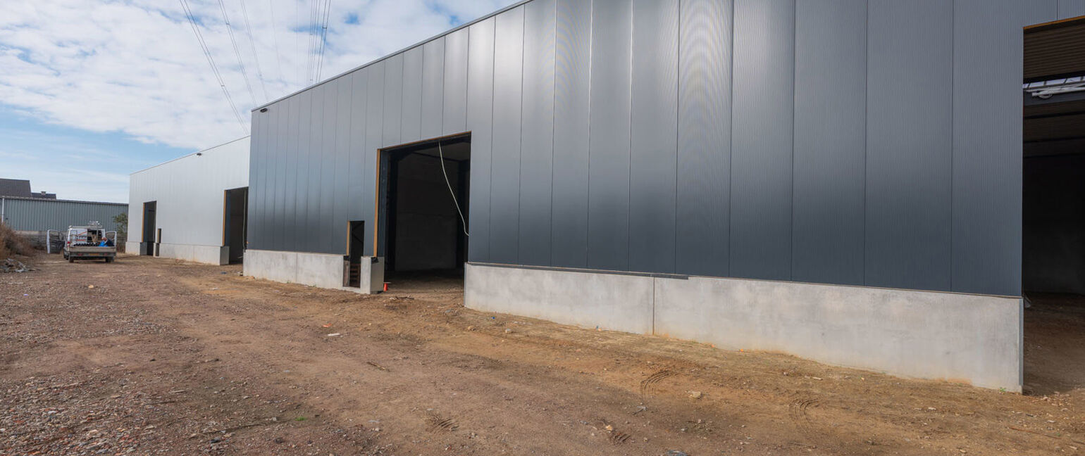 Industrieel gebouw te koop in Maaseik