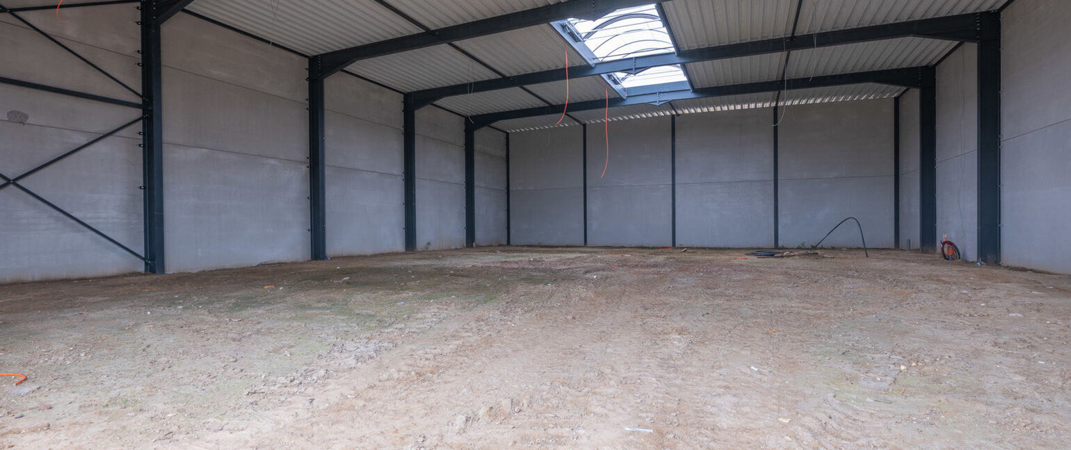 Industrieel gebouw te koop in Maaseik