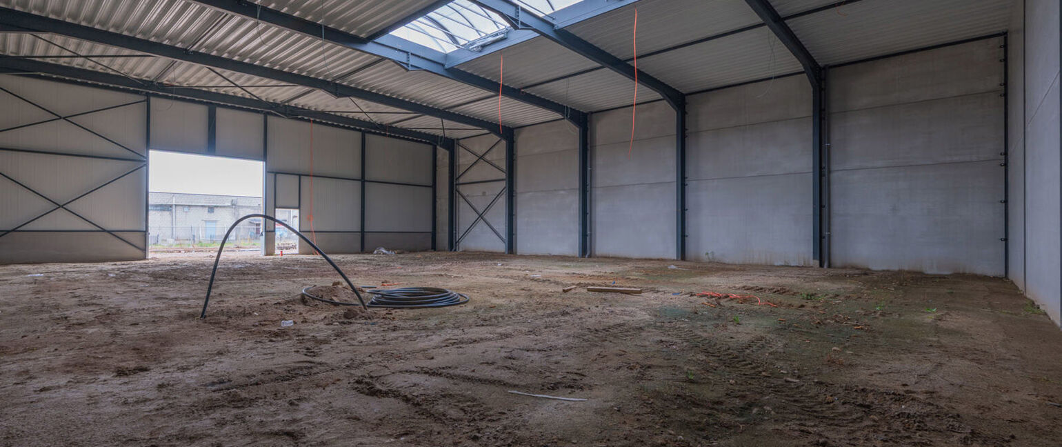Industrieel gebouw te koop in Maaseik