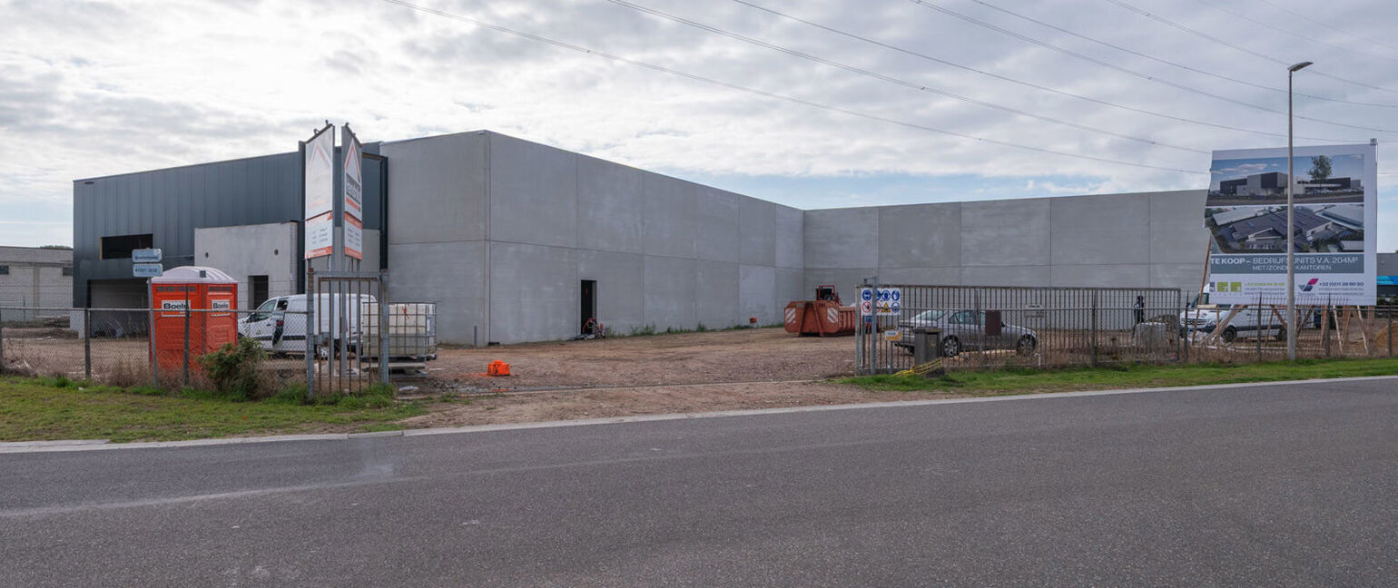 Industrieel gebouw te koop in Maaseik