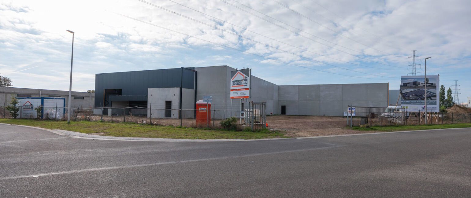 Industrieel gebouw te koop in Maaseik