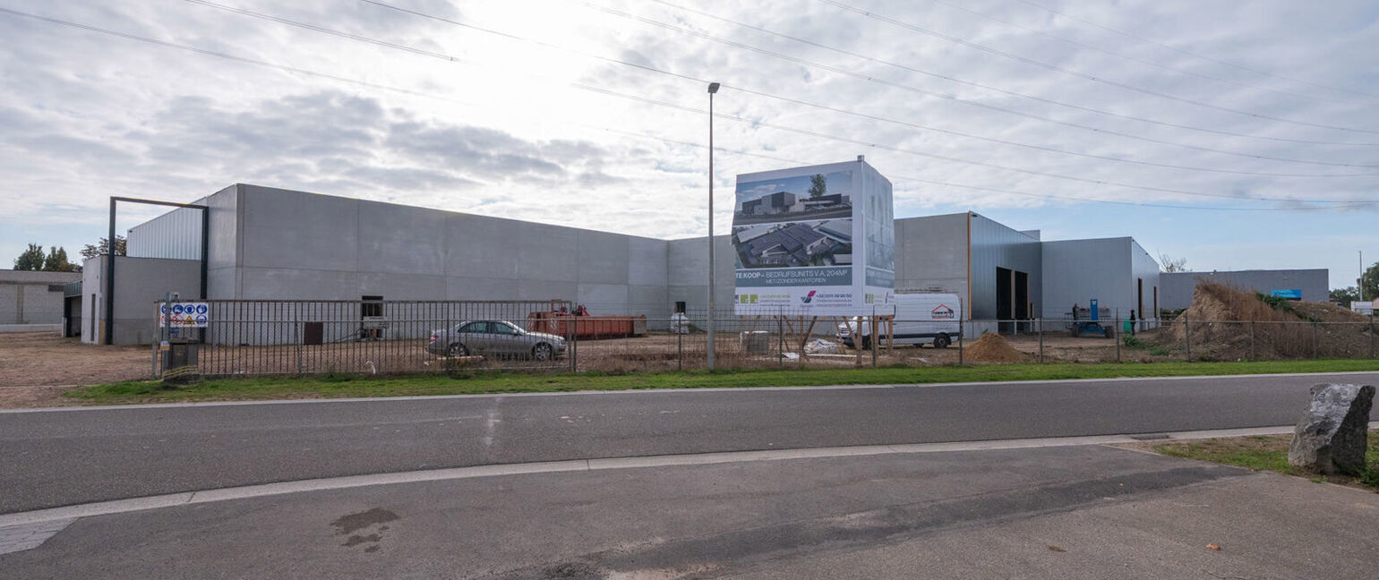 Industrieel gebouw te koop in Maaseik