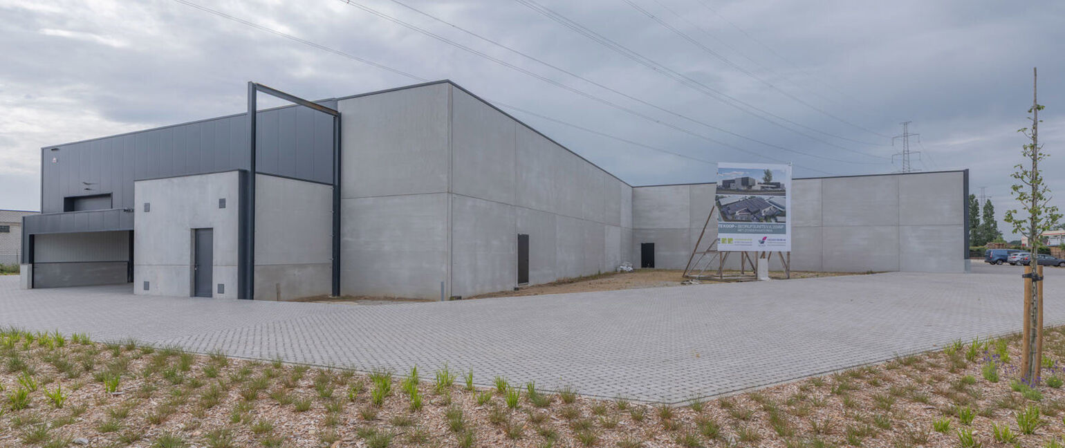 Industrieel gebouw te koop in Maaseik