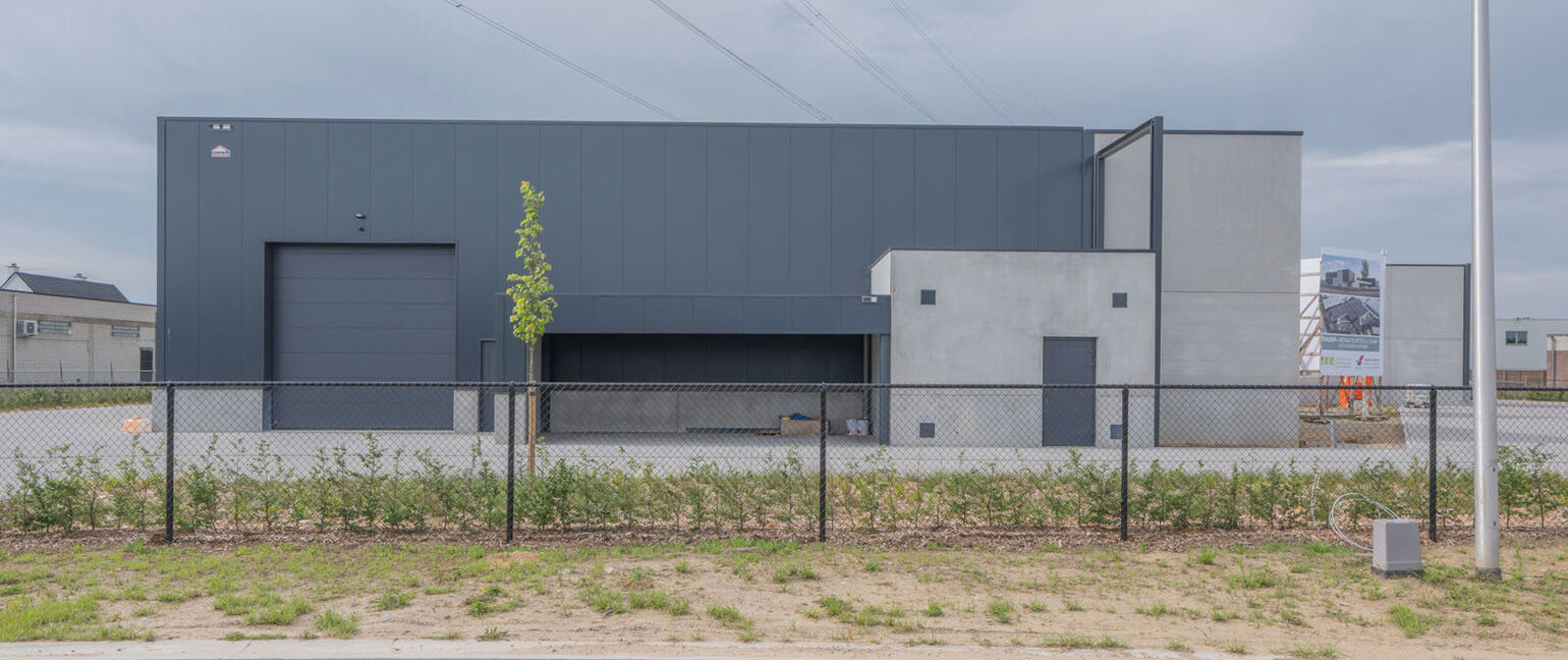 Industrieel gebouw te koop in Maaseik