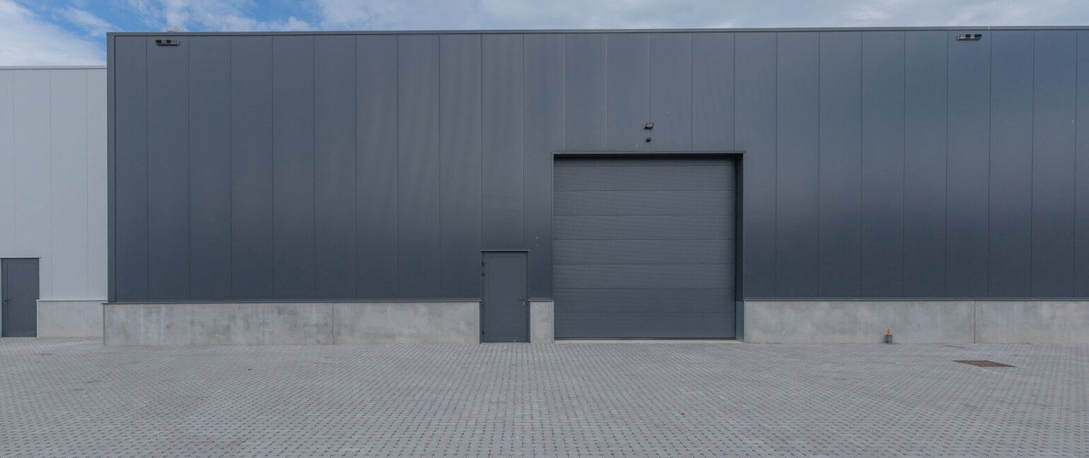 Industrieel gebouw te koop in Maaseik