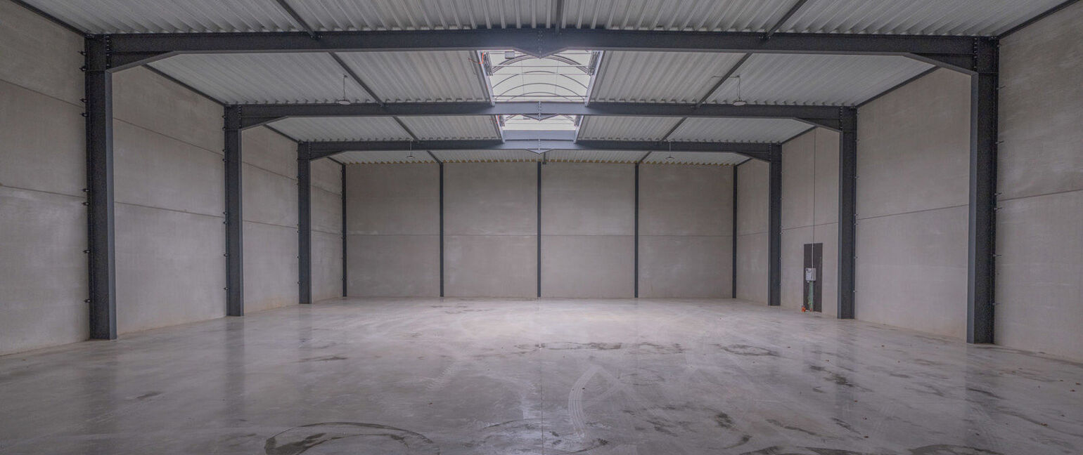 Industrieel gebouw te koop in Maaseik