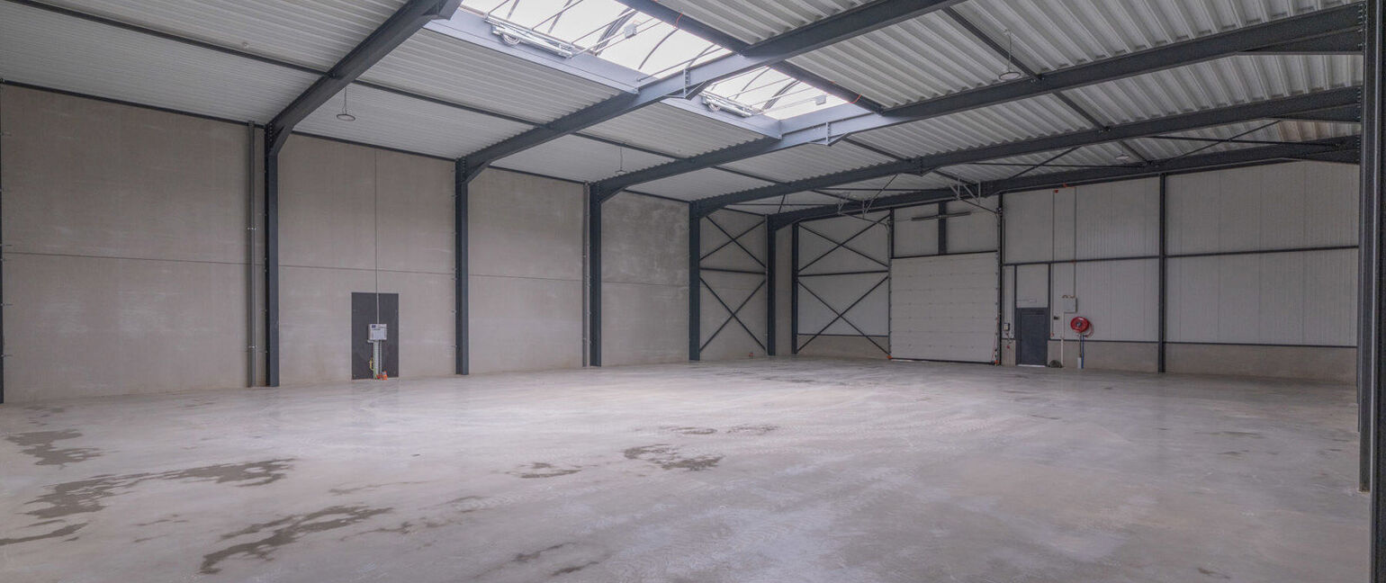Industrieel gebouw te koop in Maaseik