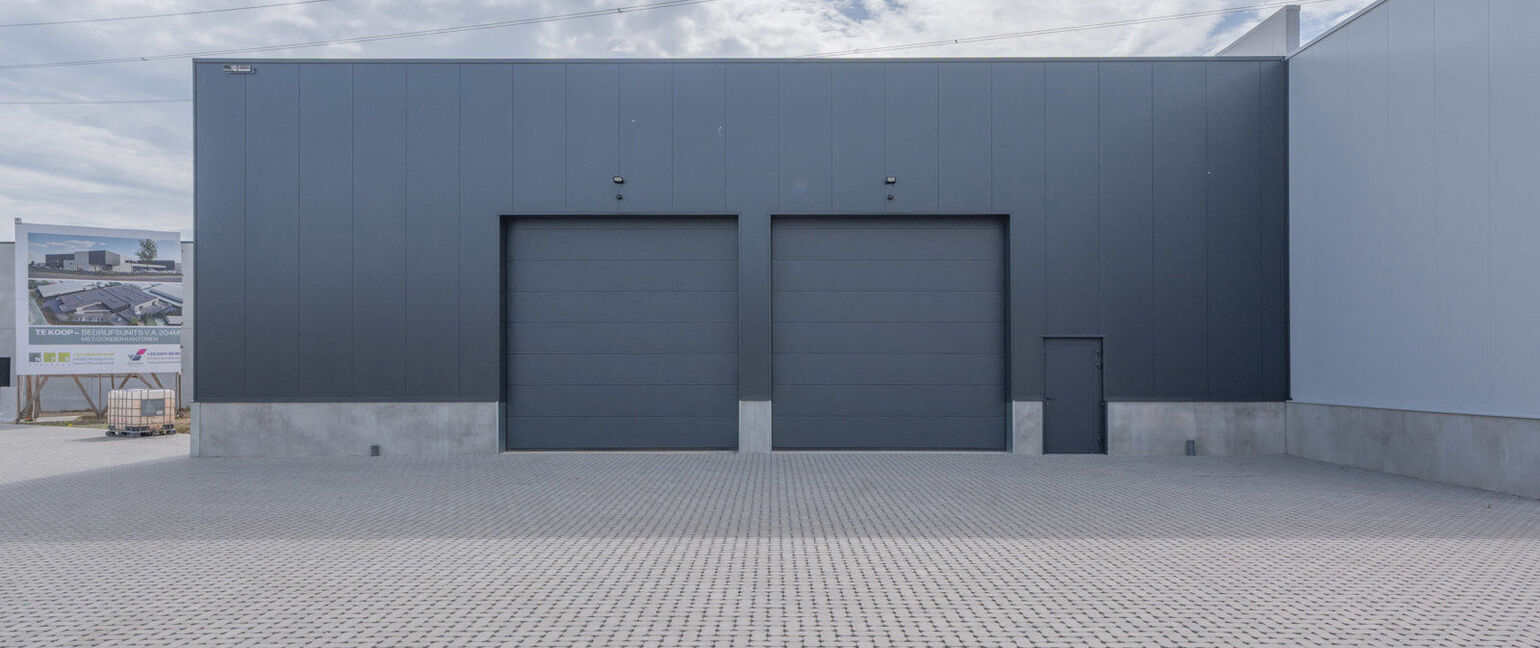 Industrieel gebouw te koop in Maaseik