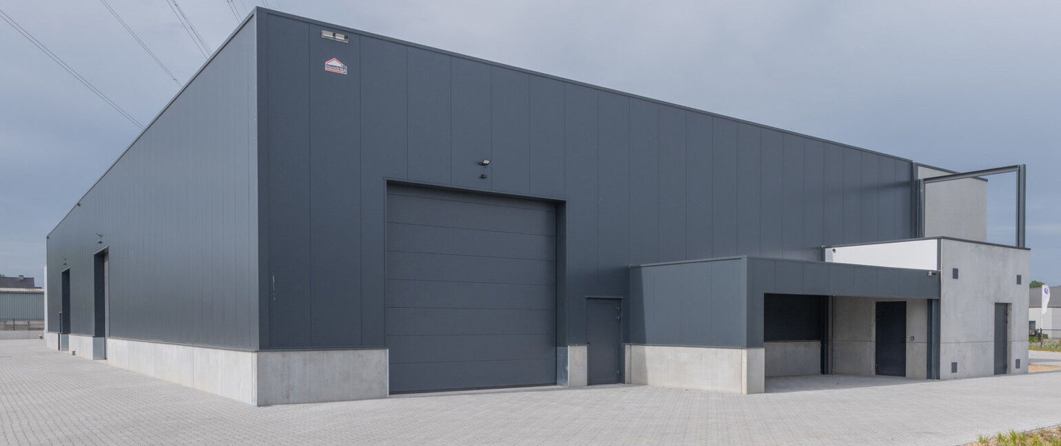 Industrieel gebouw te koop in Maaseik