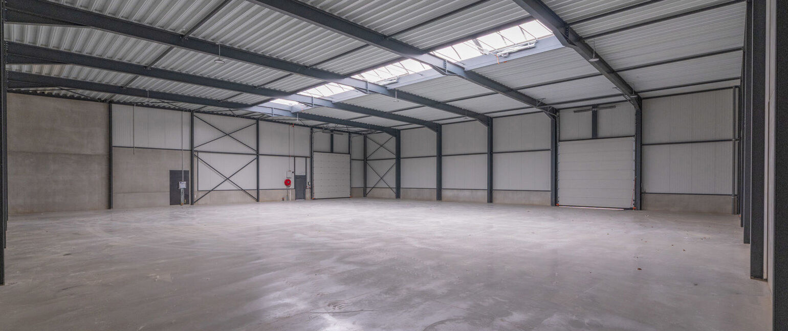Industrieel gebouw te koop in Maaseik